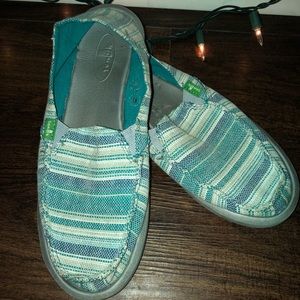 Blue and white Sanuks